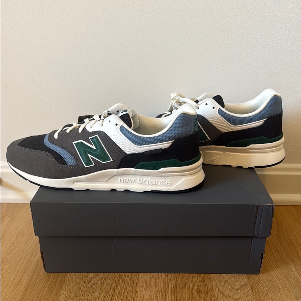 New Balance Gray and Green Sneakers Retro Style